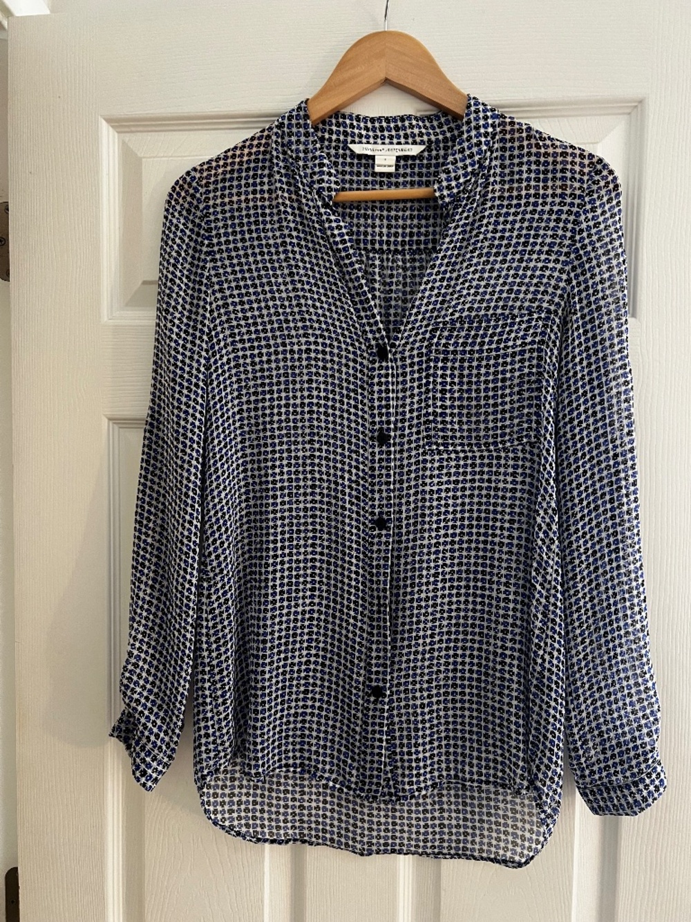 Diane Von Furstenberg 100% Silk Blouse Sz 2